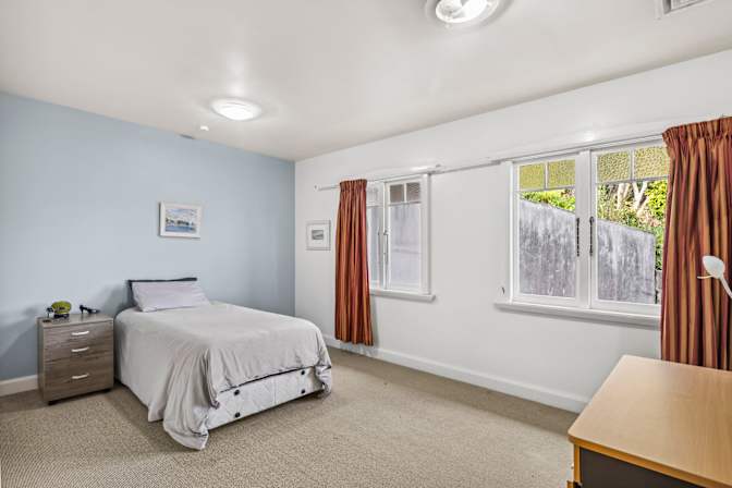 JO-ANN's room