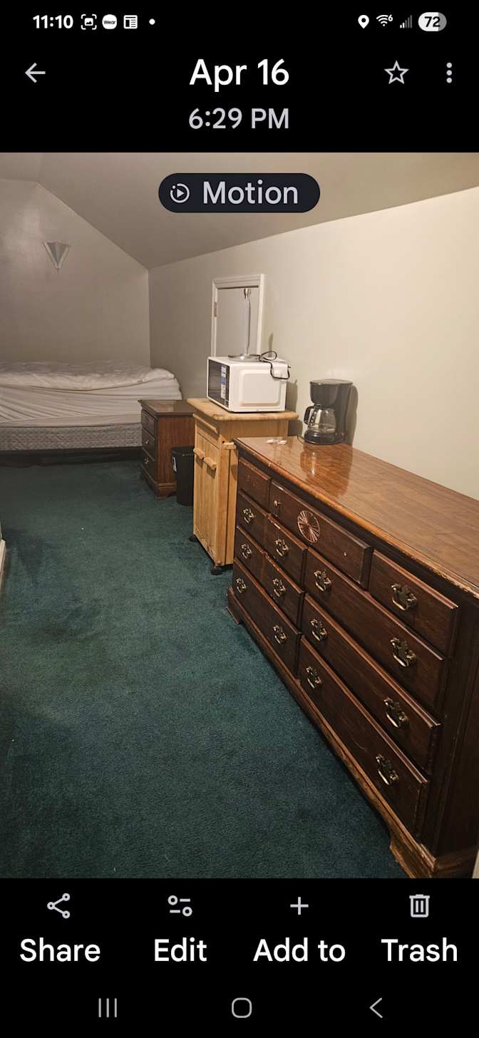Suzanne's room