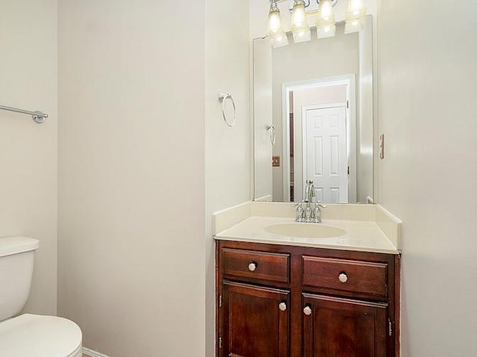 lifedoorrentals's room
