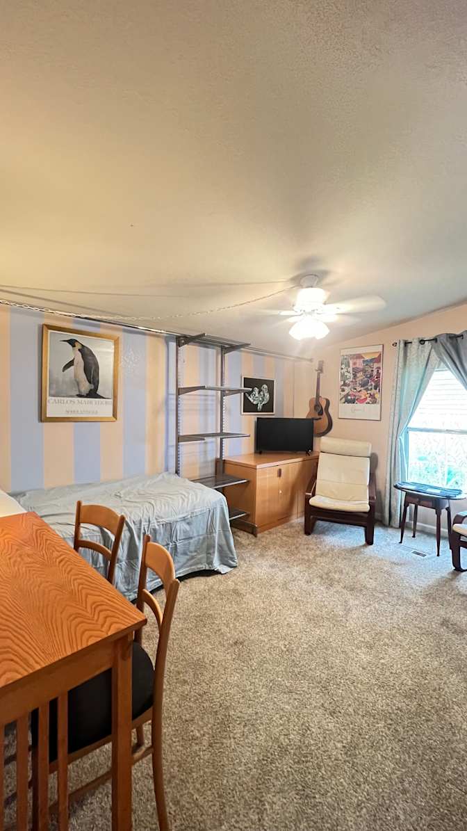 Linellen Camyre's room