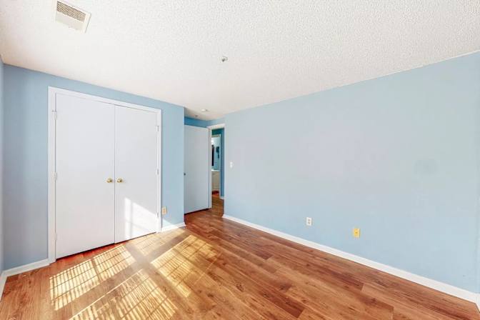 Alcove Rooms's room