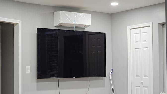 GERMAN SANTANA's room