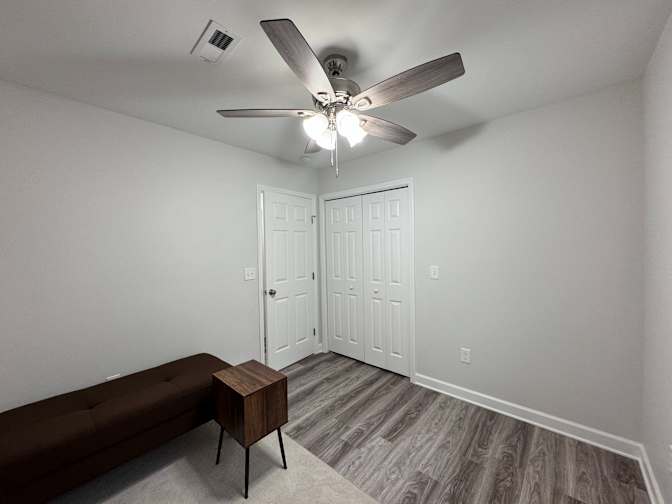 Alcove Rooms's room