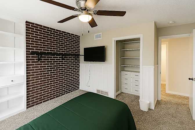 Magali A.'s room