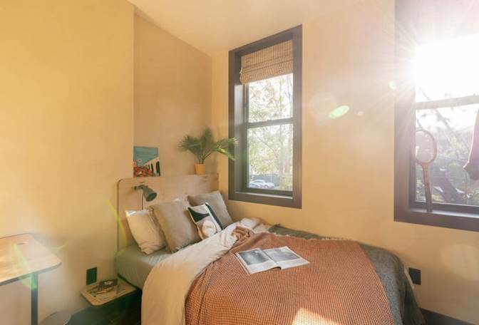 Room available in a shared house's room