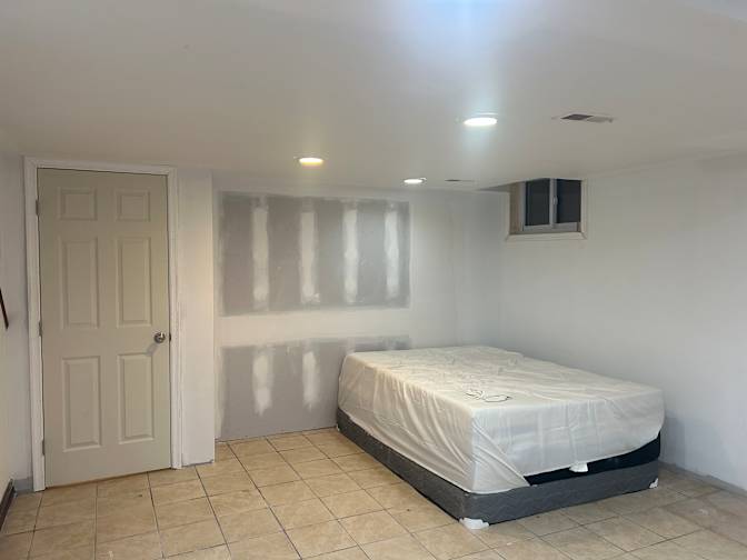 Leslie's room