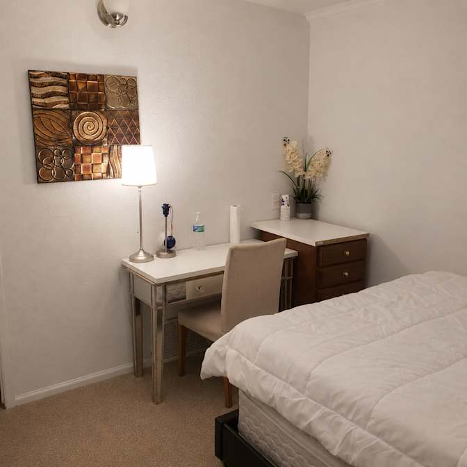 Elie's room