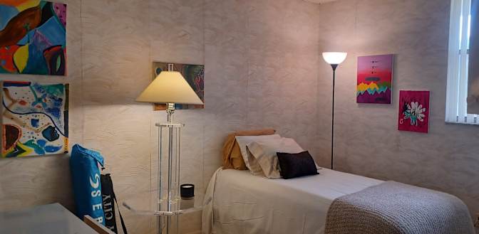 Dee Jones's room
