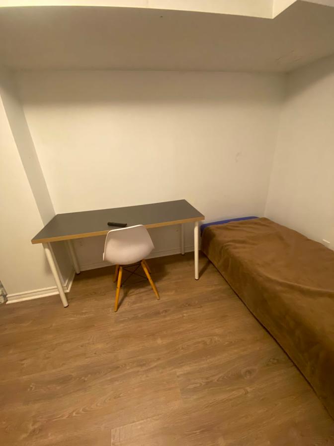 Issa's room