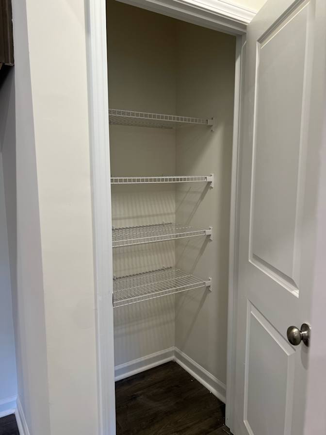 Alcove Rooms's room