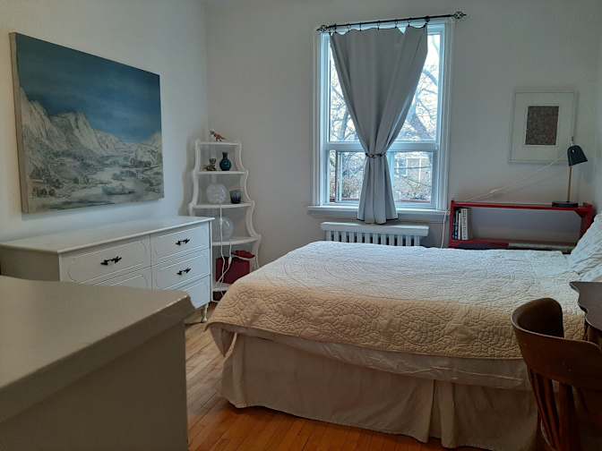Mirna's room