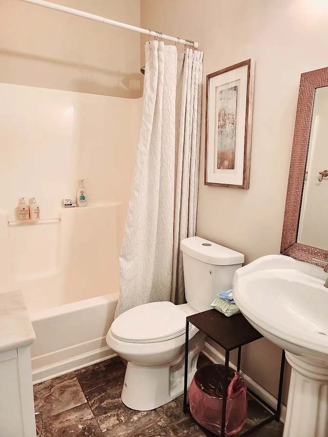 Alcove Rooms's room