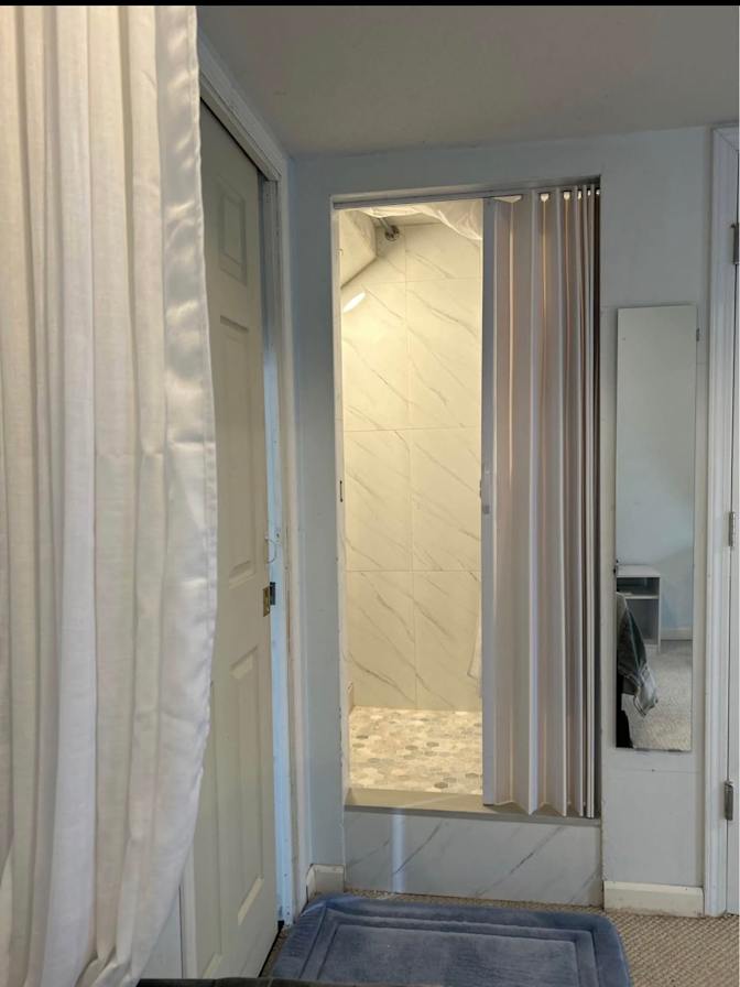 Omer Ramon Esteron's room