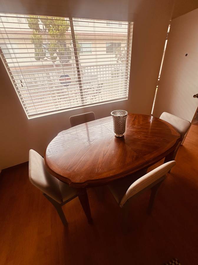 Lorna  Bravo's room
