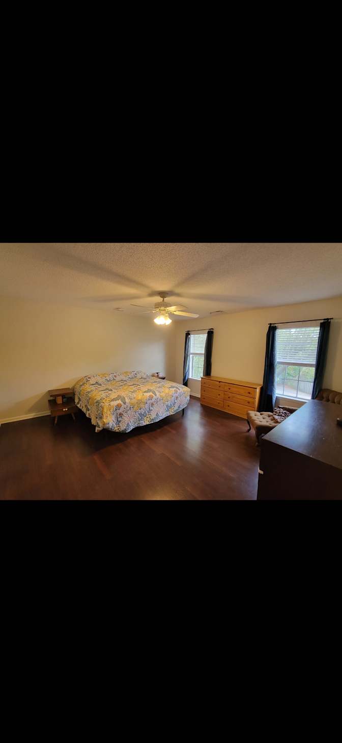 Alcove Rooms's room