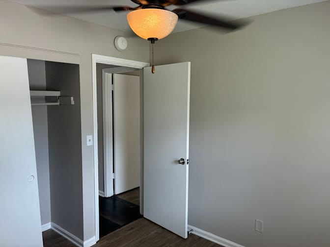 Alcove Rooms's room