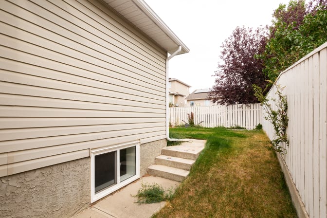 STUDENTS, INTERNS & YOUNG PROFESSIONALS's room