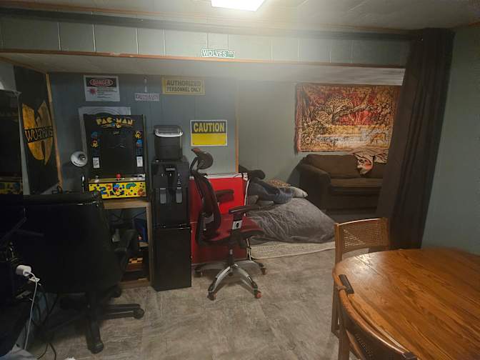 Lee's room
