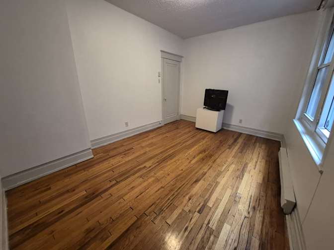 Larissa C's room