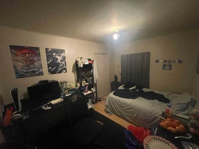 Yuchen's room