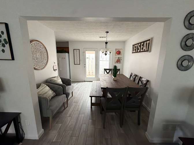 Alcove Rooms's room