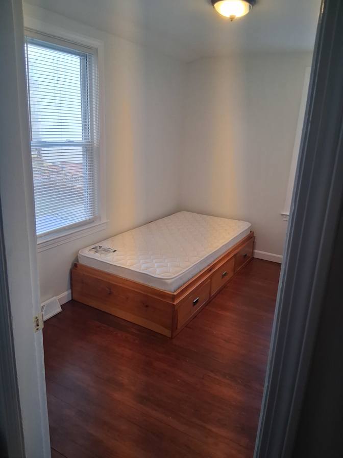 Robert D Machado's room