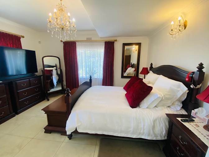 Tee's room