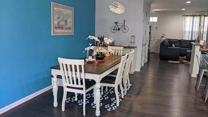 Alcove Rooms's room