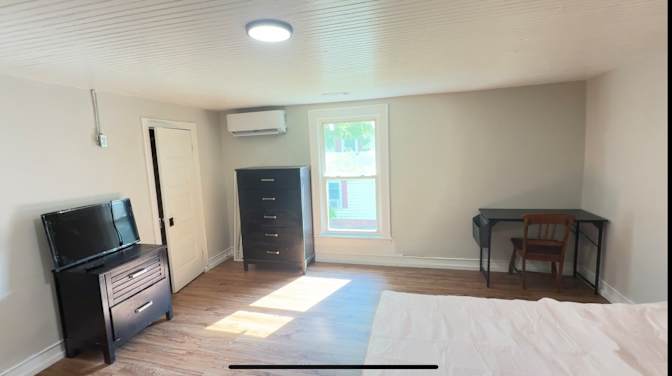 Darren Phillips's room