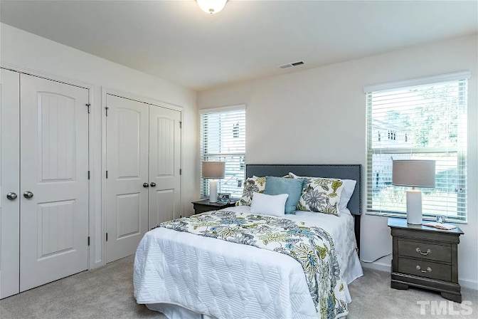 Alcove Rooms's room