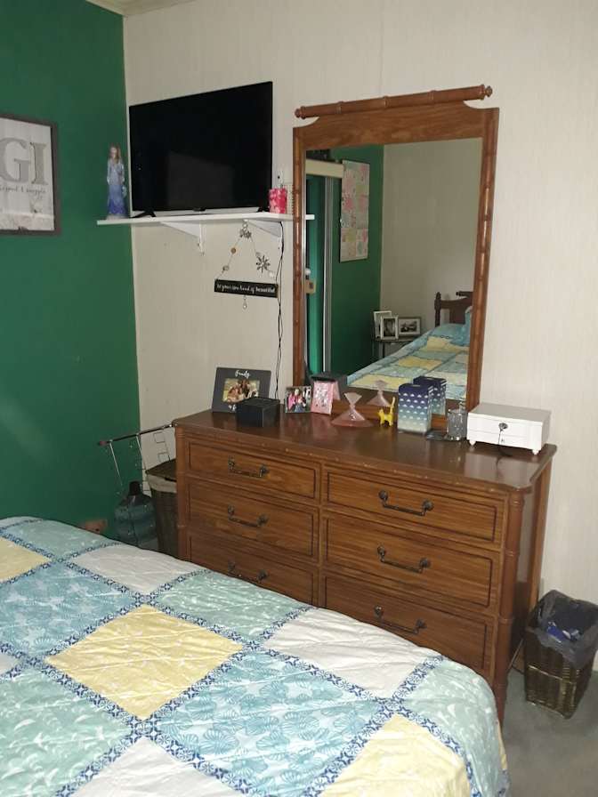 Lisa's room