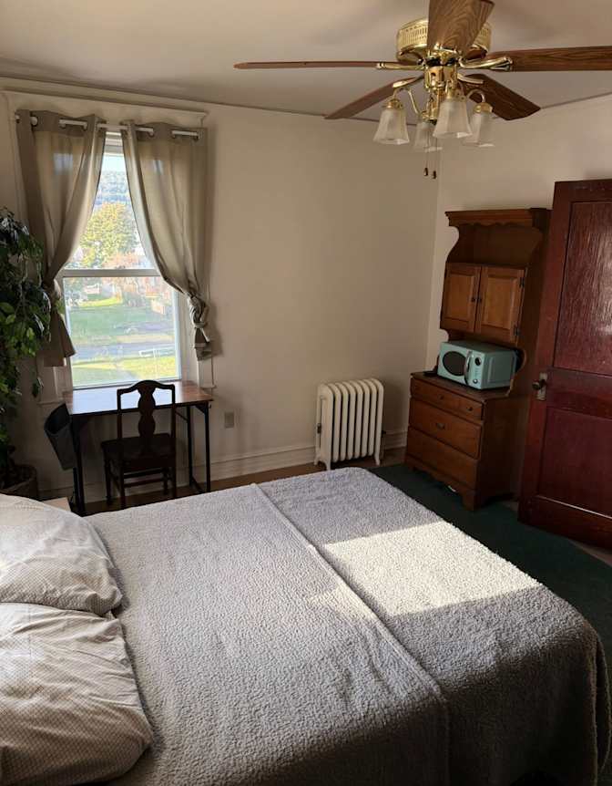 Anthony Olmo-Thomas's room