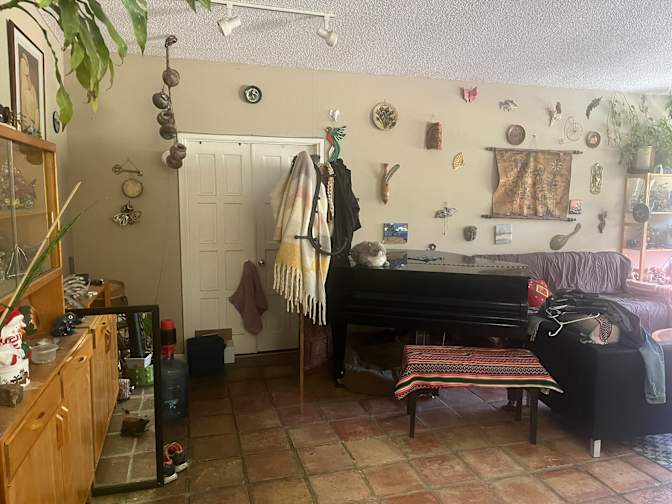 B's room