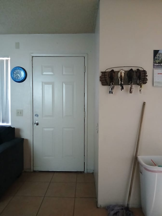 carlos's room