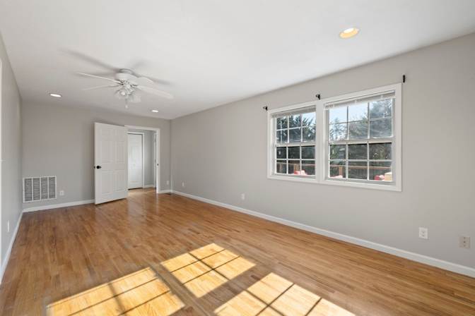 lifedoorrentals's room