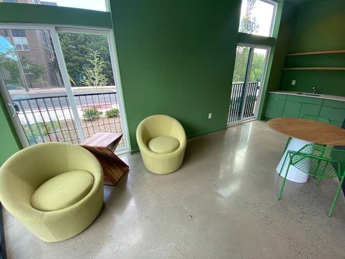 Alcove Rooms's room