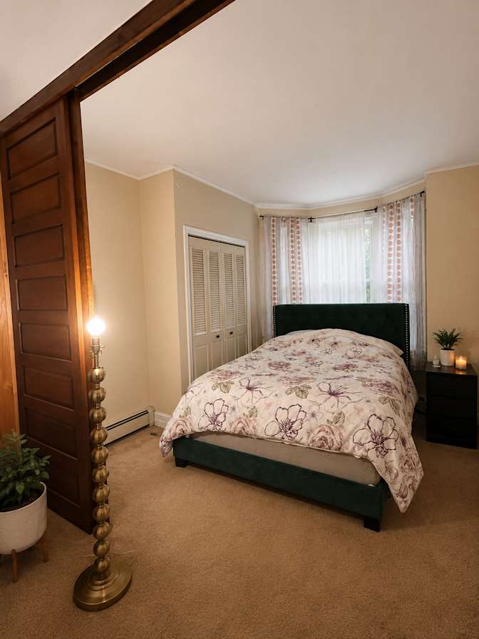 Ren's room