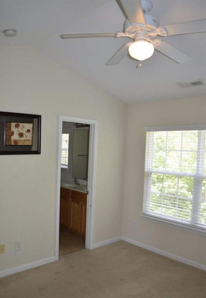 Alcove Rooms's room