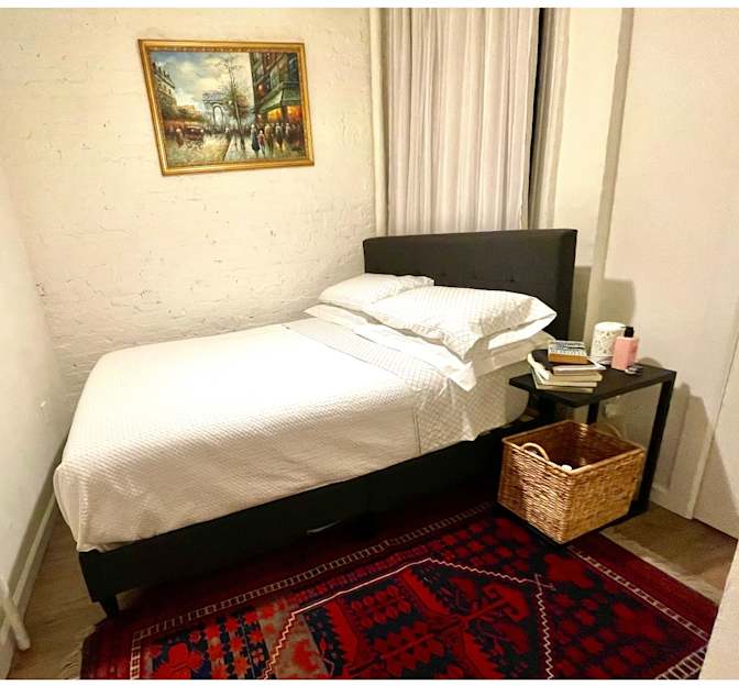 Vio's room