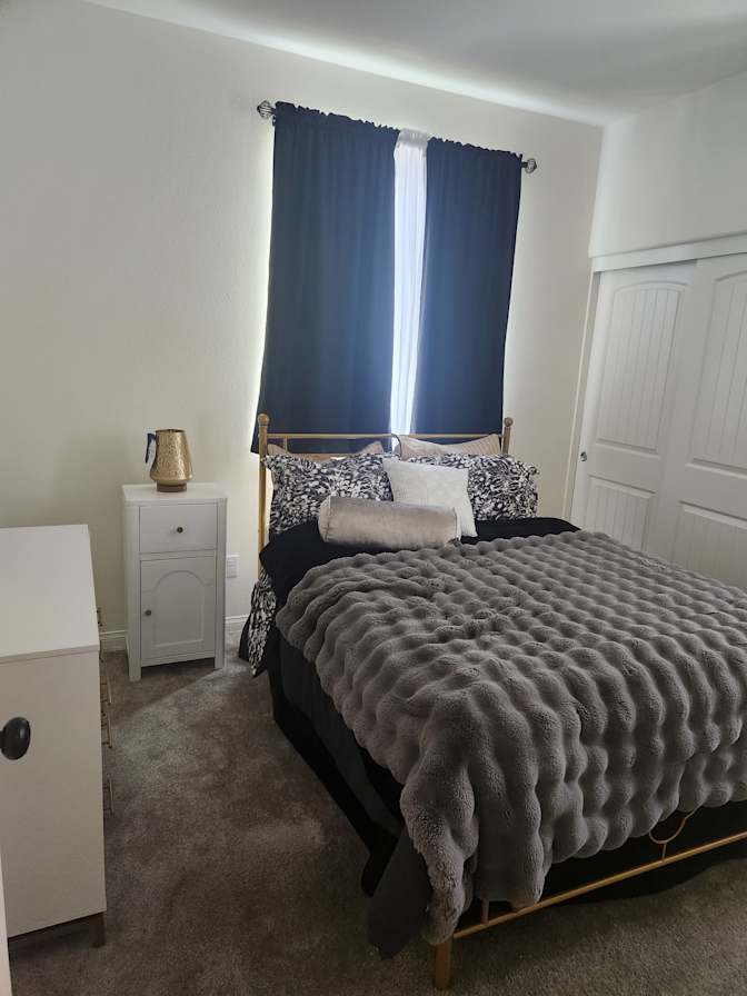 BIVORY B JOHNSON's room