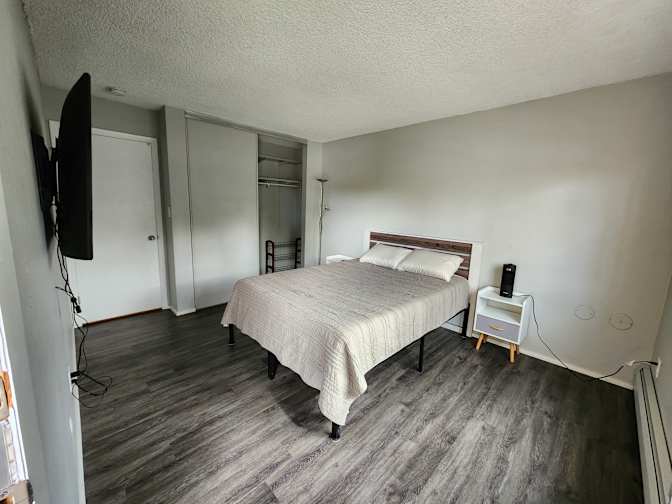 THALIA MORALES's room