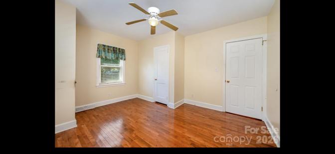 Alcove Rooms's room