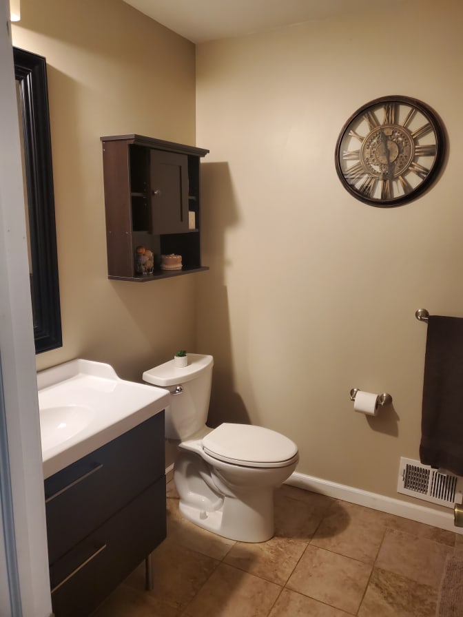 NeEver's room