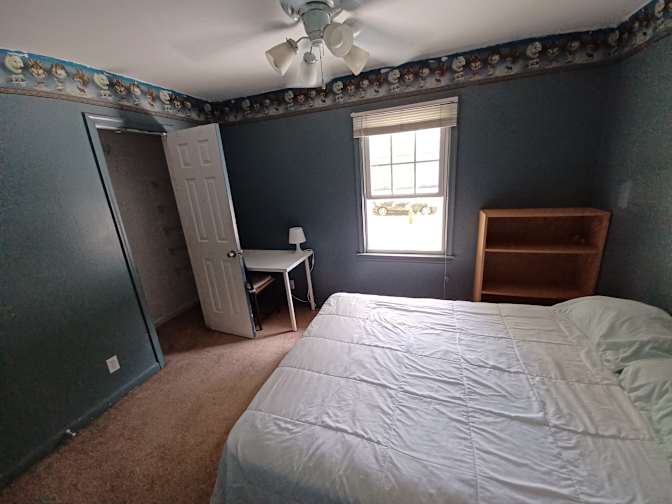 JORGE LUIS's room