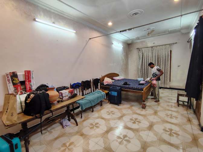 Sumit Shukla's room