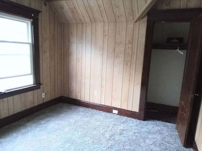 E's room