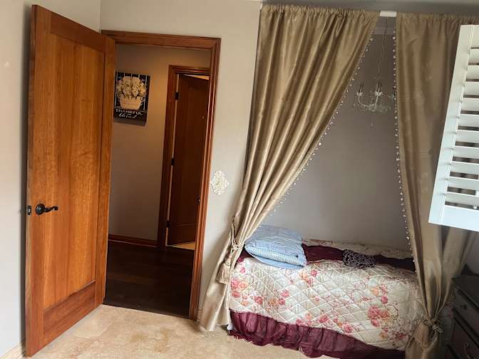 Elsa Y Weldegiorgish's room