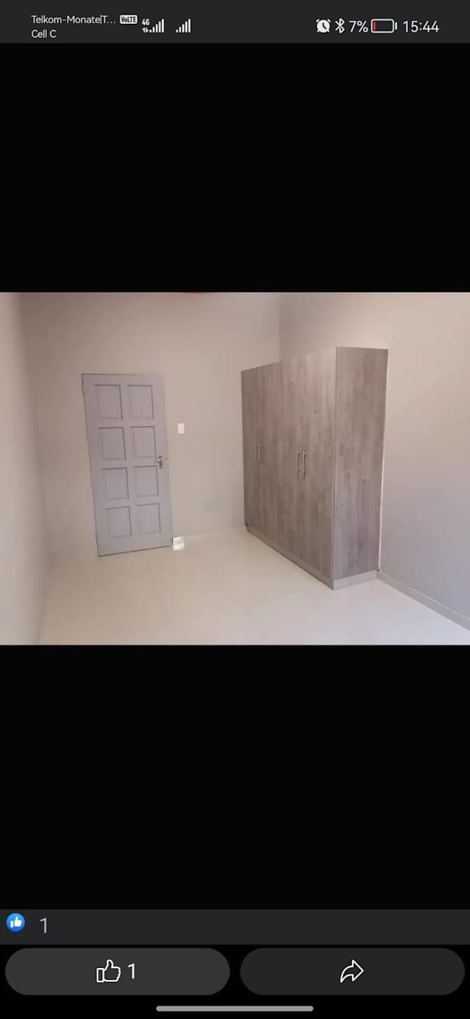 Enhle's room