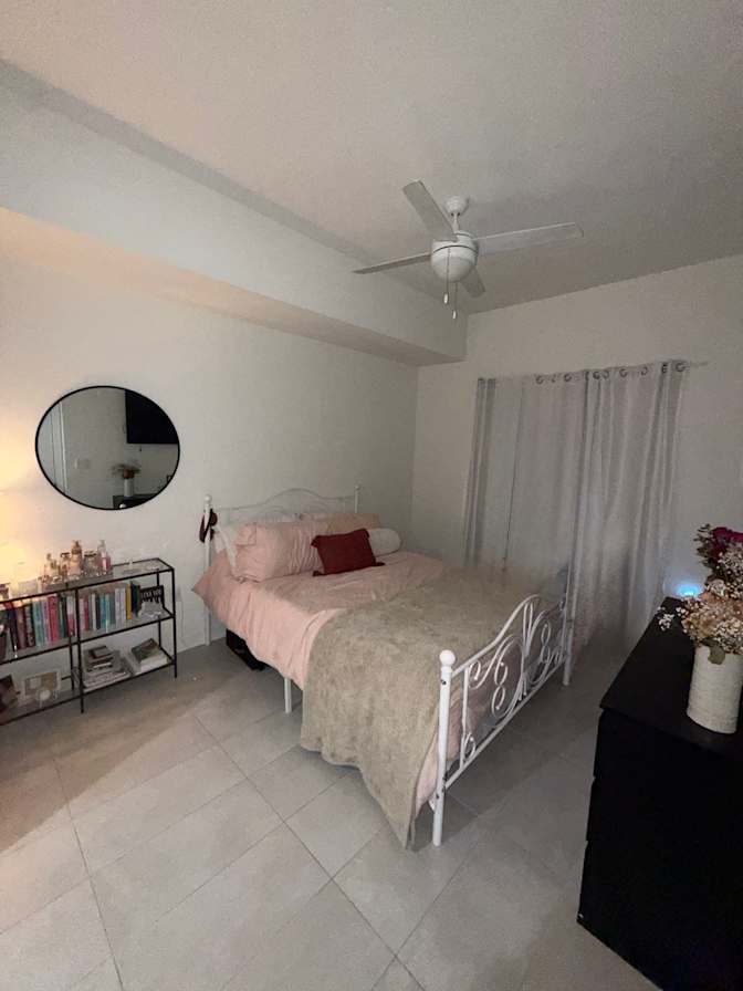 Nidia Contreras's room