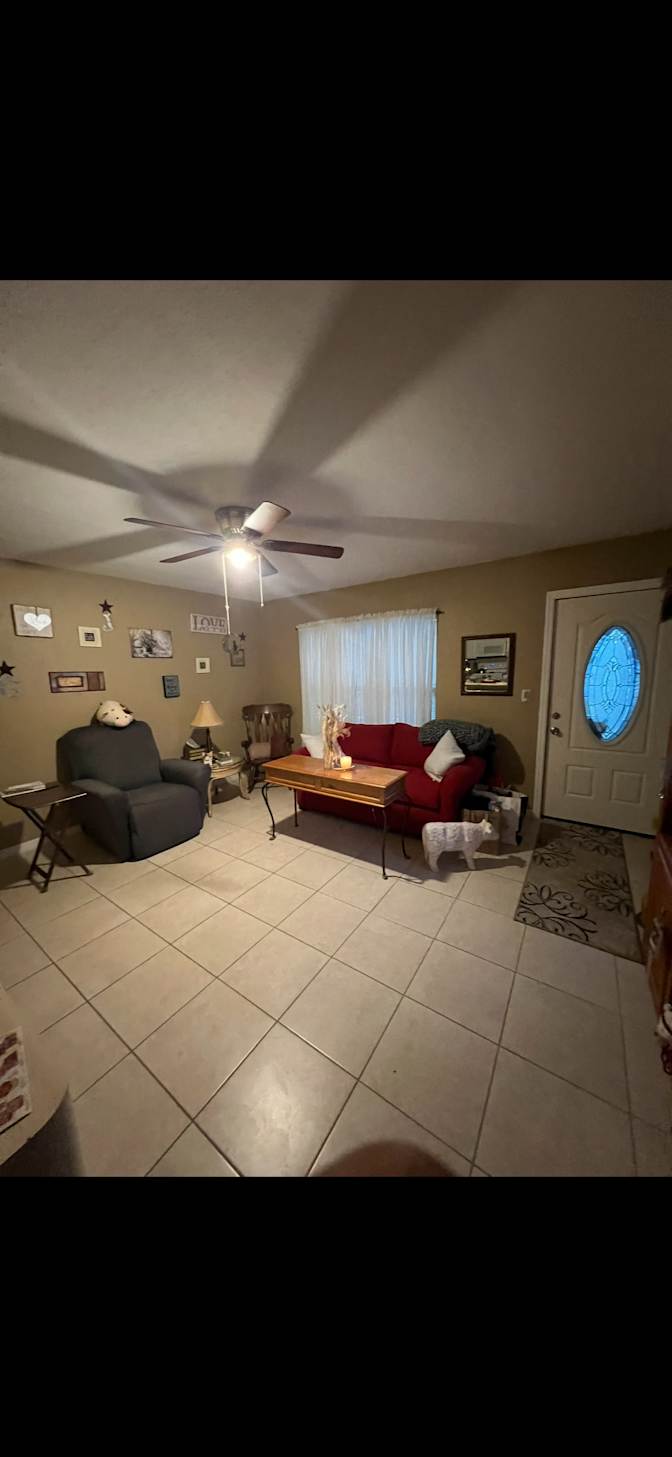 Joanne Mcmeekin's room